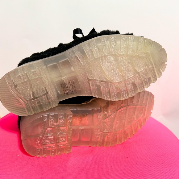 🖤🖤🖤 Jeffrey Campbell Fuzzed fuzzy fuzz black booties with clear platform - Picture 4 of 9